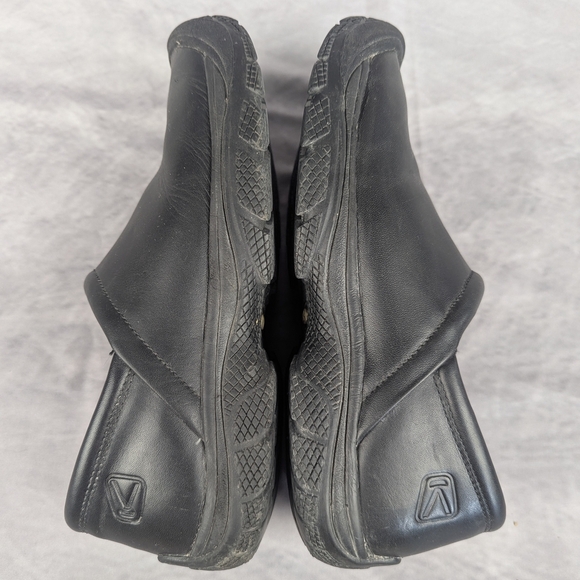 Keen Size 7 Black Leather Slip-On Loafers with Padded Comfort